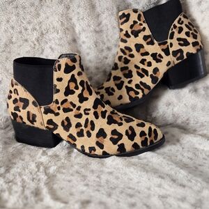 Steve Madden Tan and Black Ankle Booties